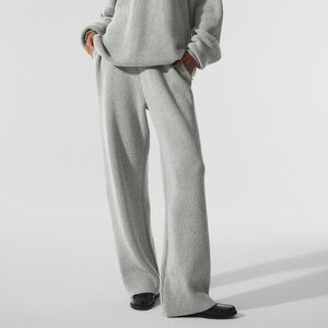 EUC Alo Yoga Domain Rib Knit Sweatpant in Athletic Heather Grey size SMALL